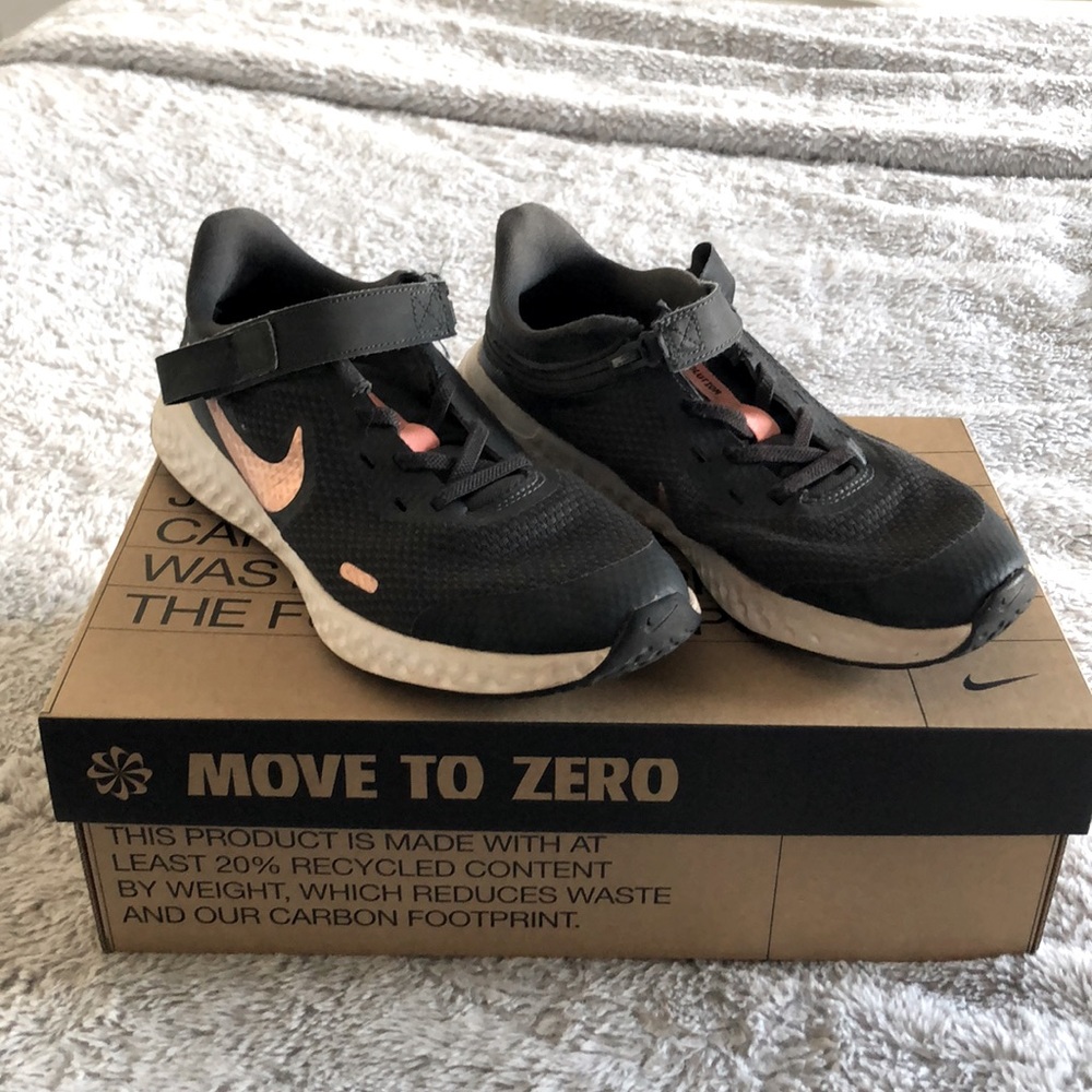 Nike Revolution